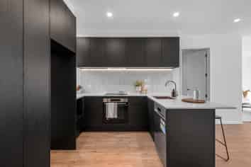 2/15 Donald Place, Merivale