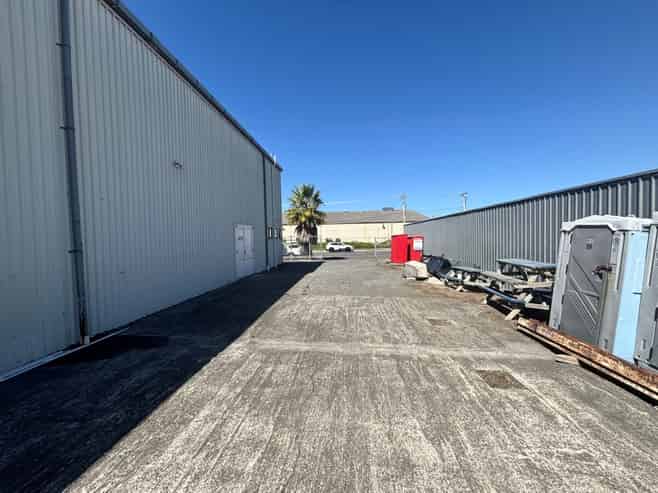 High Stud Warehouse + Secure Yard