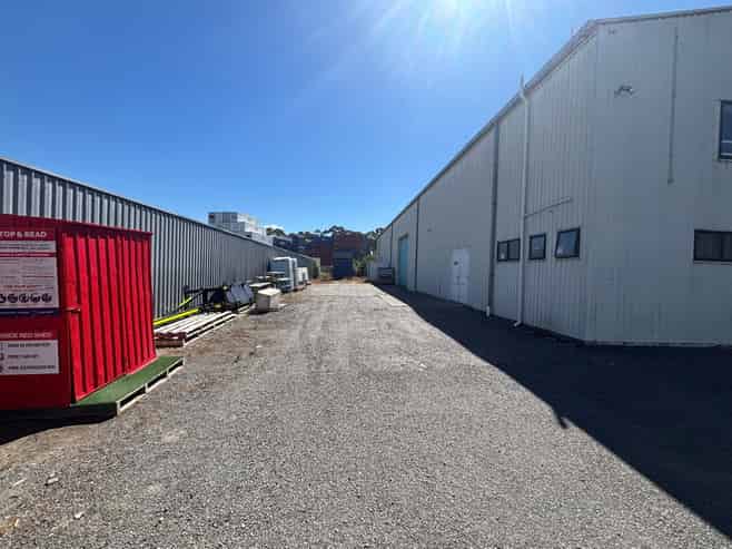 High Stud Warehouse + Secure Yard