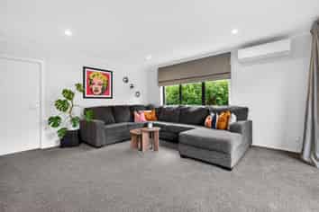 20A Martin Grove, Normandale