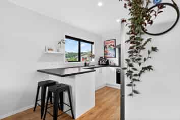 20A Martin Grove, Normandale