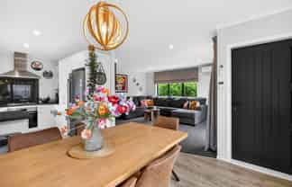 20A Martin Grove, Normandale