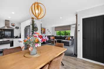 20A Martin Grove, Normandale