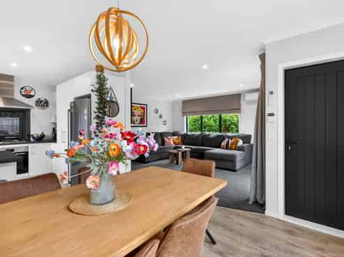 20A Martin Grove, Normandale