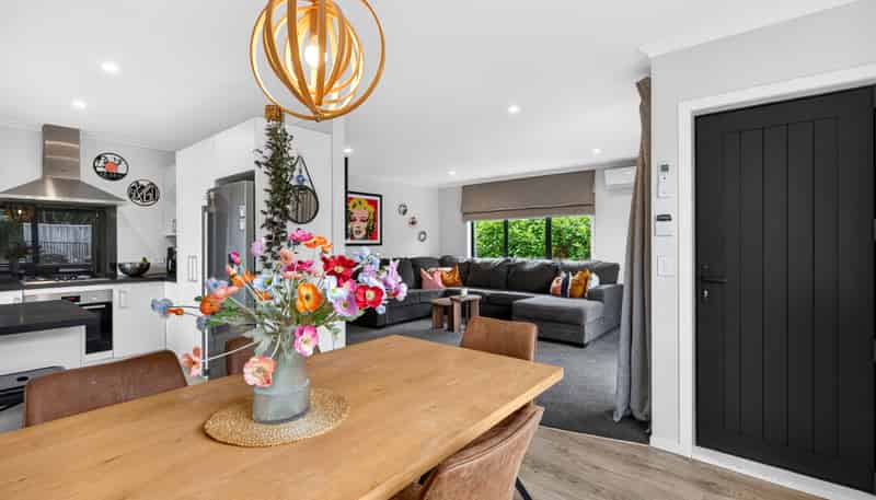 20A Martin Grove, Normandale