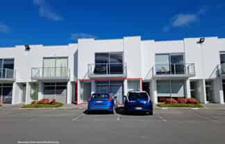 Ground floor office near airport