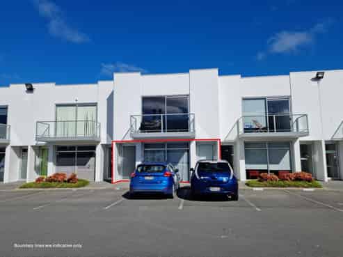 Ground floor office near airport