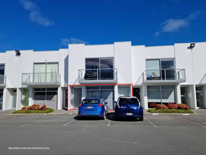 Ground floor office near airport