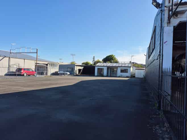 Car Yard Location That Sells Itself!