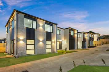 10/592 Massey Road, Mangere