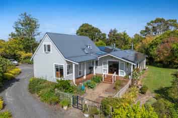 22 Muncastor Road, Snells Beach