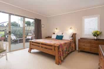 2 Jan Higgins Place, Golflands