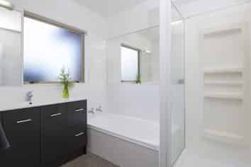 2 Jan Higgins Place, Golflands