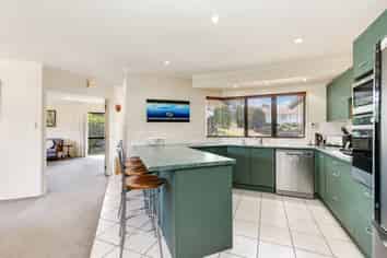 37 Stewart Gibson Place, Manurewa