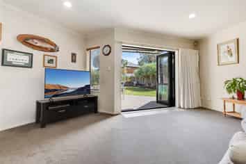 37 Stewart Gibson Place, Manurewa