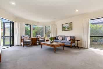 37 Stewart Gibson Place, Manurewa