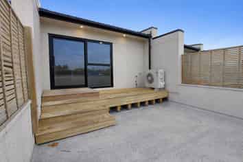 2/82 Riccarton Road, Riccarton