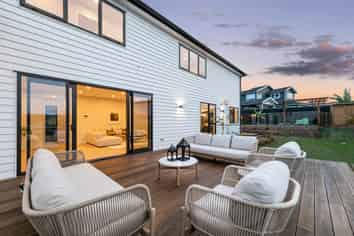 4 The Landing, Riverhead
