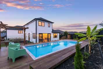 4 The Landing, Riverhead