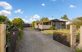8 Coleman Place, Darfield