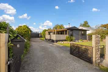 8 Coleman Place, Darfield