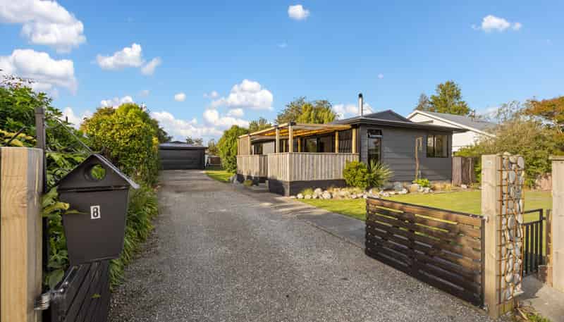 8 Coleman Place, Darfield