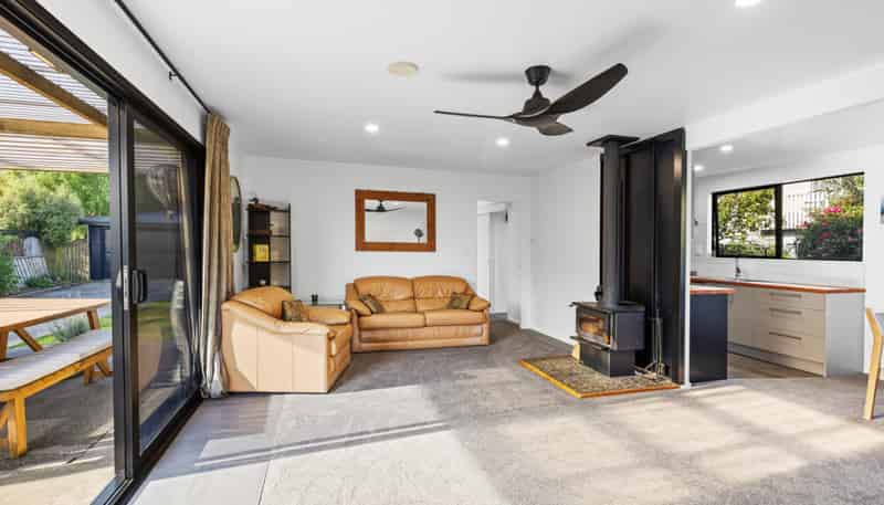 8 Coleman Place, Darfield