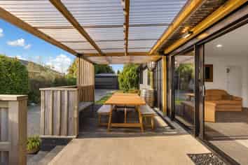 8 Coleman Place, Darfield