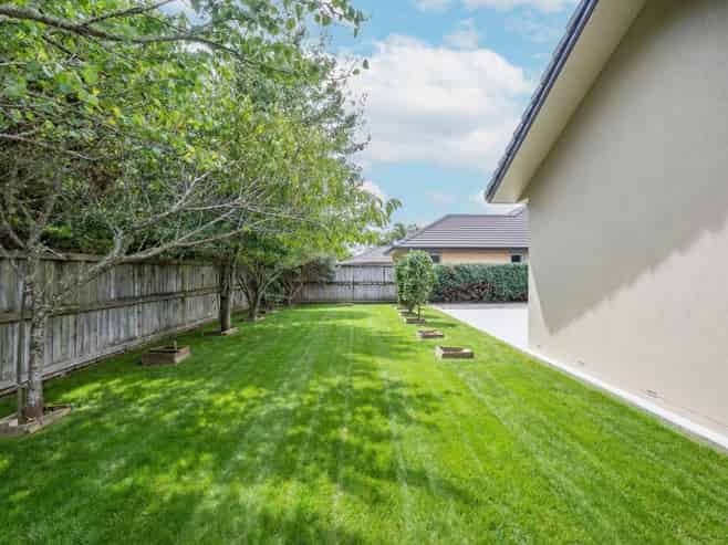 25 Langdale Court, Huntington