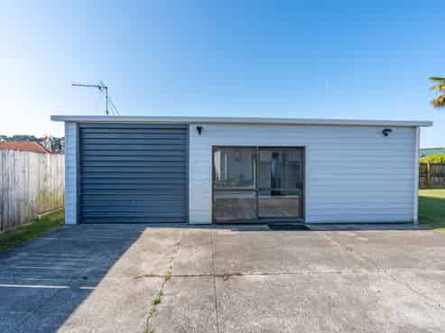 6 Perry Place, Bader