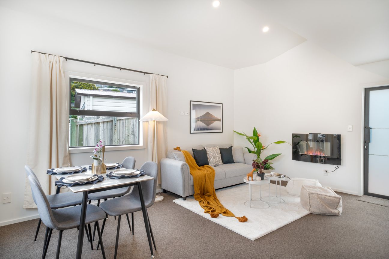 EASY-CARE MODERN LIVING! - Prikaz 2