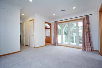 7 Mears Place, Epsom