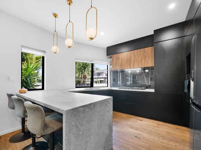 5B Hemsway Place, Sunnyhills