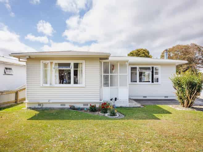 108 Highbury Avenue, Highbury