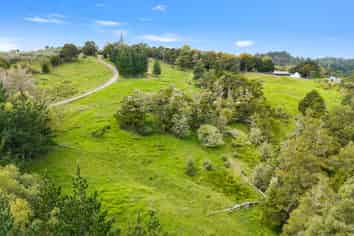 240 Pukeatua Road, Maungatapere