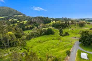240 Pukeatua Road, Maungatapere
