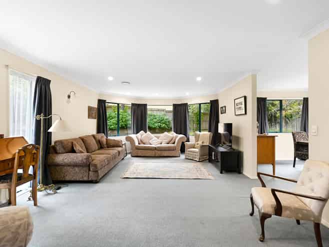 74 Ayrshire Drive, Grandview Heights