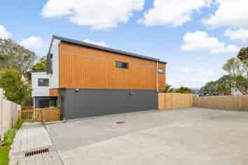 8/300 Great North Road, Henderson