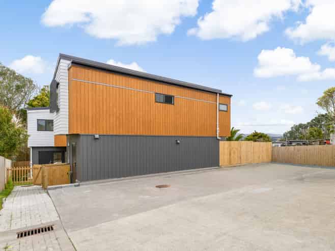 3/300 Great North Road, Henderson