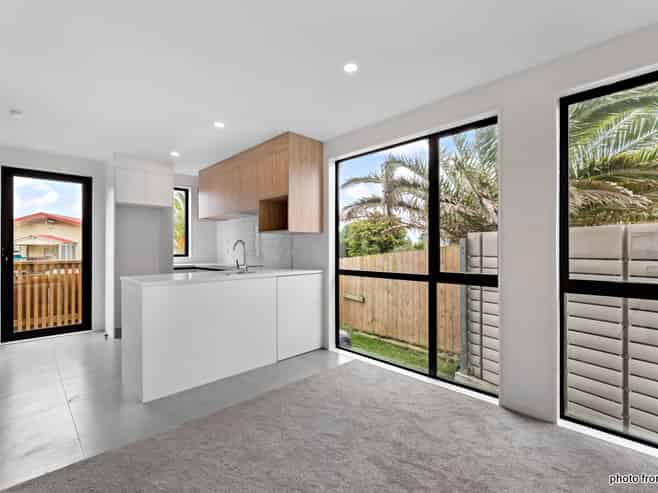 3/300 Great North Road, Henderson