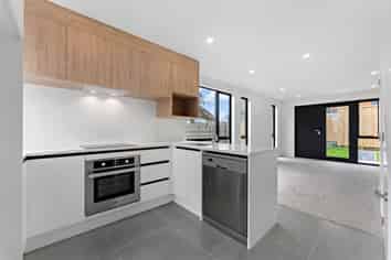 8/300 Great North Road, Henderson