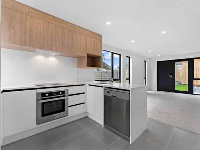 3/300 Great North Road, Henderson