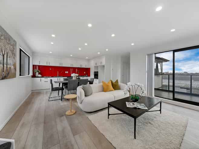 31D Waddell Avenue, Point England