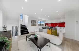 31D Waddell Avenue, Point England