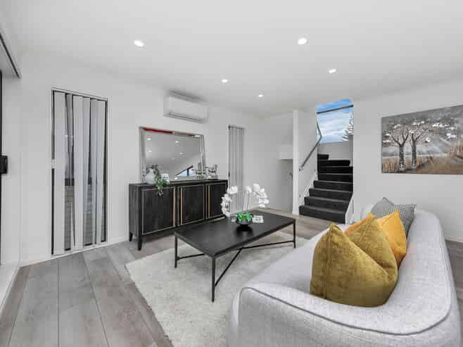 31D Waddell Avenue, Point England