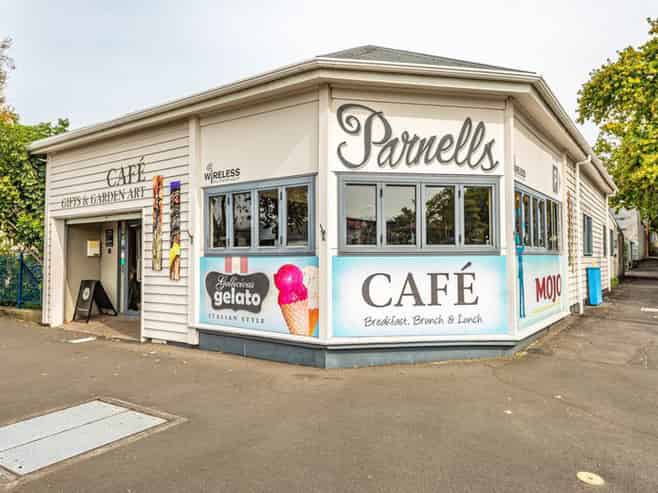 Long‑standing local favourite in the heart of city