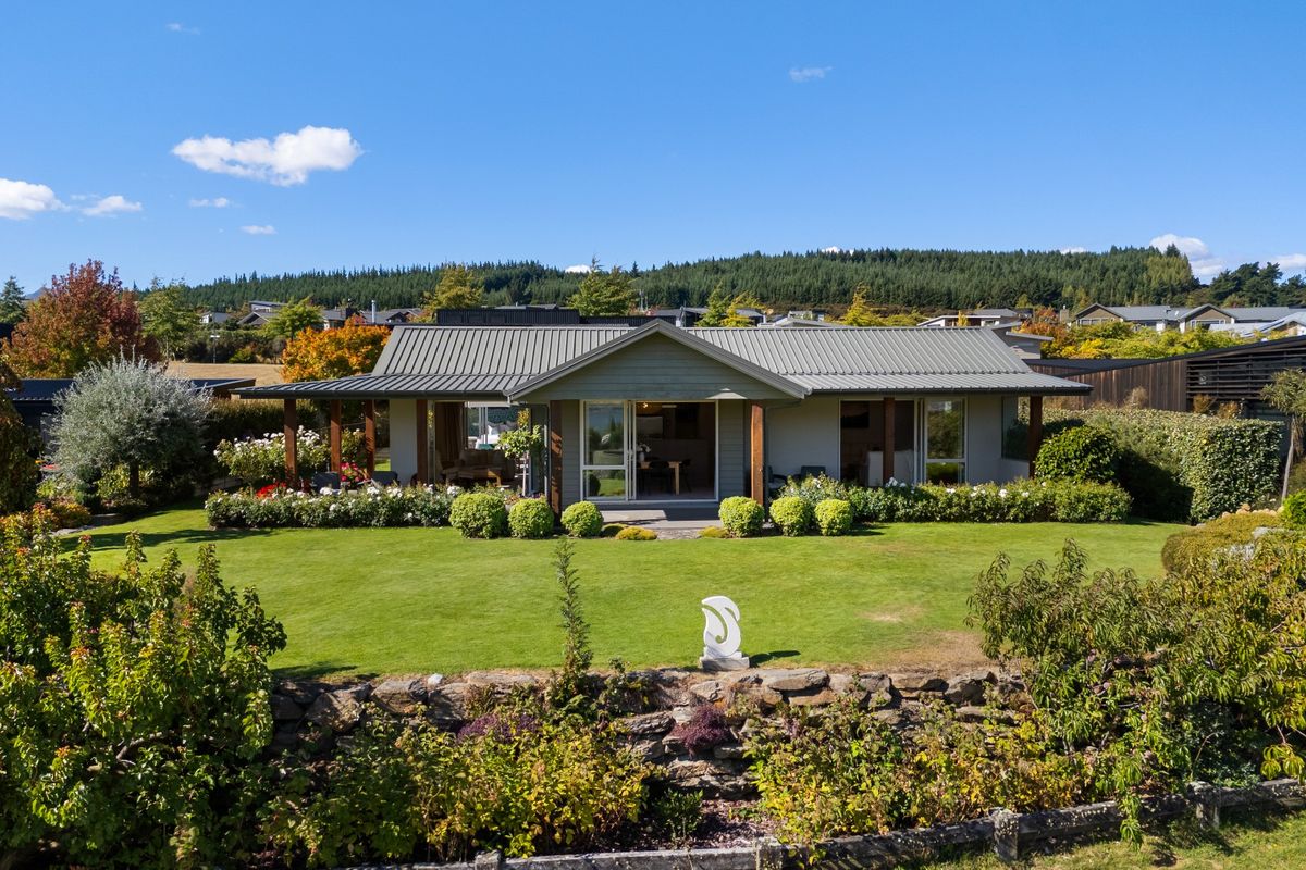 Spacious living, spectacular surroundings, Wanaka