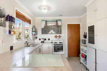 8 Omata Road, Westown