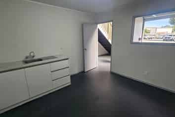 Tidy & Well-Configured Industrial Unit