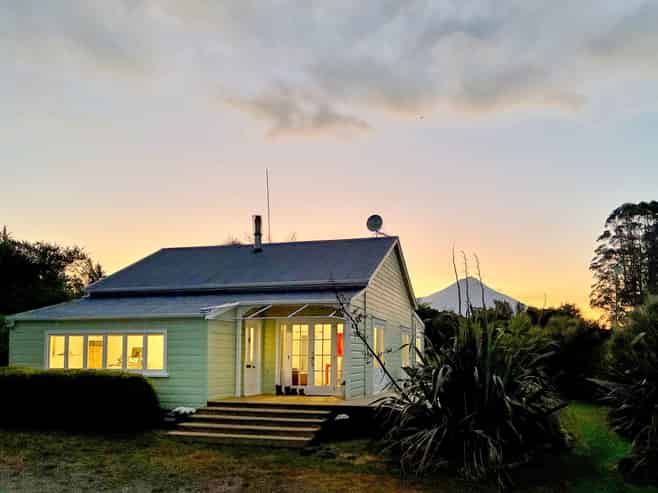 602 Pembroke Road West, STRATFORD